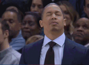 九游体育-22分17板！小杨终于打成了奥尼尔！31+19+16+13！登哥真炸了！