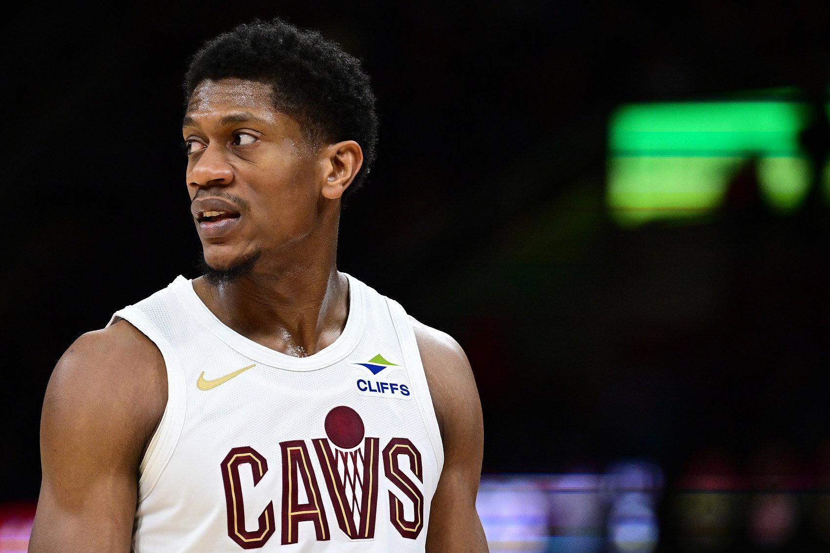 九游体育官方版下载安装-很坚决！格威强打造亨特犯规 骑士挑战成功改判进攻犯规